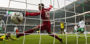 Felix Wiedwald im Bremer Tor geschlagen: Mkhitaryan hat per Flugkopfball genetzt Felix Wiedwald