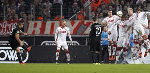 Raul Bobadilla trifft mit einem sehenswerten Freistoß in Köln FC Augsburg