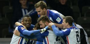 Die Hertha-Spieler feiern den Sieg über Mainz Hertha BSC