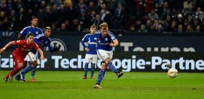 Johannes Geis traf per Strafstoß zur Schalker Führung Johannes Geis