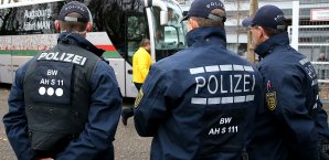 Die Polizei ist bei Bundesligaspielen stets vor Ort Polizei