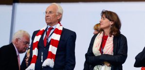 Edmund Stoiber besucht regelmäßig die Spiele des FC Bayern München Edmund Stoiber