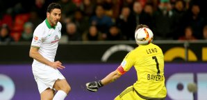Mit einem sehenswerten Heber schraubte Claudio Pizarro das Torkonto des SV Werder Bremen auf zwei Treffer hoch Claudio Pizarro