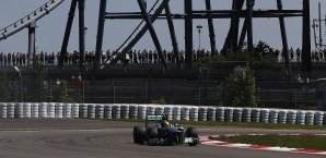 Werden Lewis Hamilton (wie hier 2013) und seine Formel 1-Kollegen doch noch Rennen auf dem Nürburgring austragen? Lewis Hamilton, Nürburgring