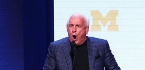 Ric Flair ist auf dem Flughafen Boston blutend zusammengesunken Ric Flair