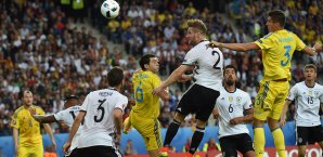 Skhodran Mustafi erzielte die wichtige Führung für die deutsche Nationalmannschaft im ersten Gruppenspiel bei der EM DFB-Team, Ukraine