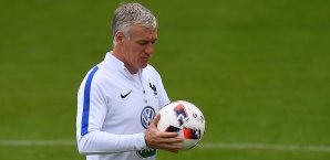 Für Didier Deschamps und Frankreich steht gegen Irland eine Menge auf dem Spiel Didier Deschamps
