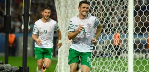 Robbie Brady jubelt - er hat den Siegtreffer erzielt Irland