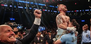 Carl Frampton feiert seinen Titel Carl Frampton