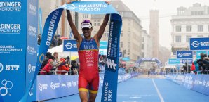 Mario Mola gewann das Sprintrennen in Hamburg Mario Mola