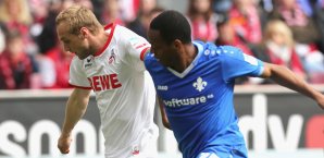 Kölns Schütze zum 1:0 Marcel Risse im Duell mit Junior Diaz Marcel Risse