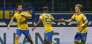 Die Eintracht bejubelt den Führungstreffer Eintracht Braunschweig