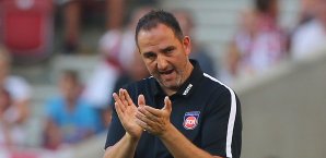 Frank Schmidt und der FC Heidenheim sprangen vorübergehend auf den zweiten Tabellenplatz Frank Schmidt