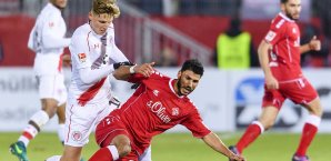 So wie hier St. Paulis Marc Hornschuh und Elia Soriano gab es zwischen Pauli und Würzburg viele enge Duelle 2. Liga