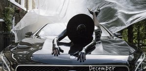 Atsuko Kudo ist auf dem Dezember-Blatt des Kalenders zu bewundern Mercedes-Benz