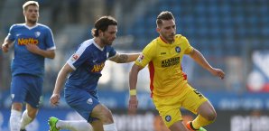 Bochum und Karlsruhe lieferten sich packende Zweikämpfe Bochum, Karlsruhe