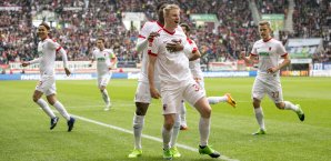 Martin Hinteregger schießt ein frühes Tor für Augsburg Martin Hinteregger