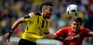 Pierre-Emerick Aubameyang im Zweikampf mit Dominique Heintz Pierre-Emerick Aubameyang