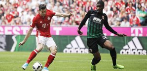 Robert Lewandowski erzielte einen Dreierpack gegen Augsburg Robert Lewandowski